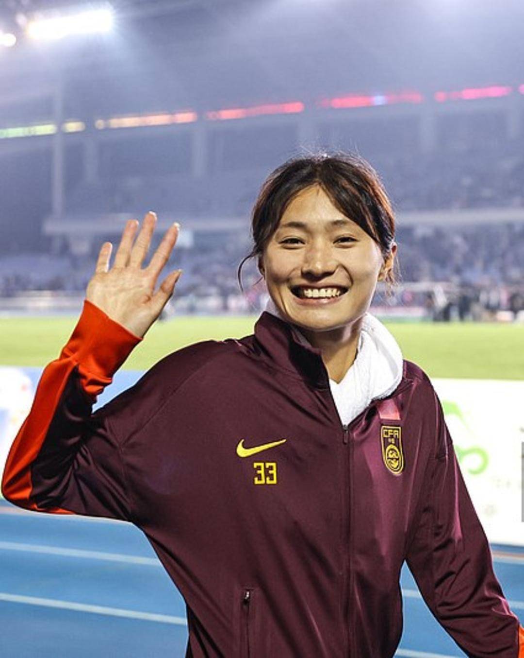国际女足比赛中,各队球员凭借实力争分夺秒 国际女足比赛中,各队球员凭借实力争分夺秒