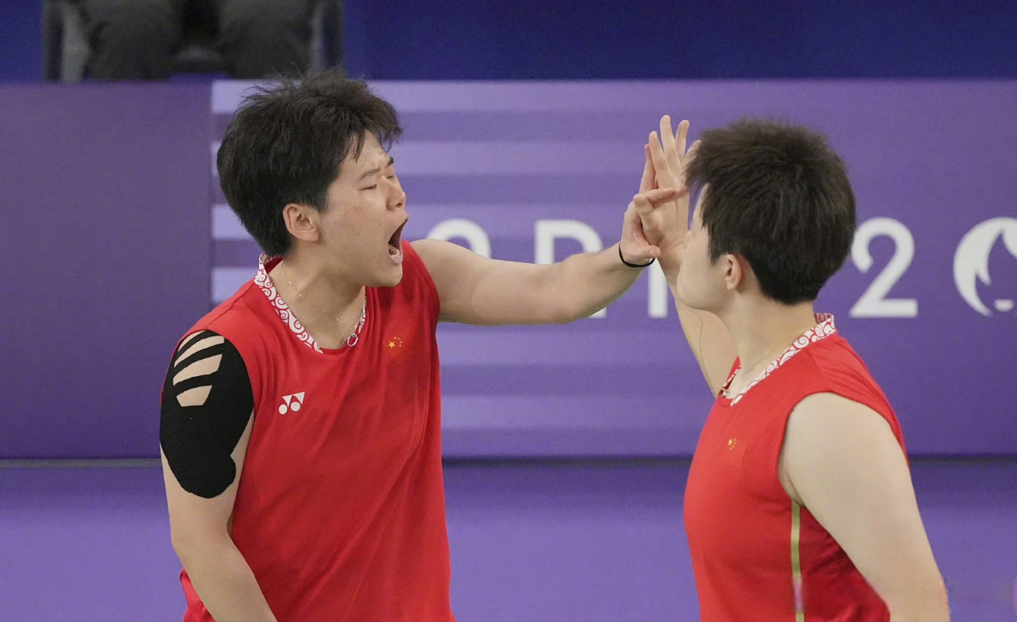 关于火热奥运氛围：选手们展现出色技艺，助威声不绝于耳的信息