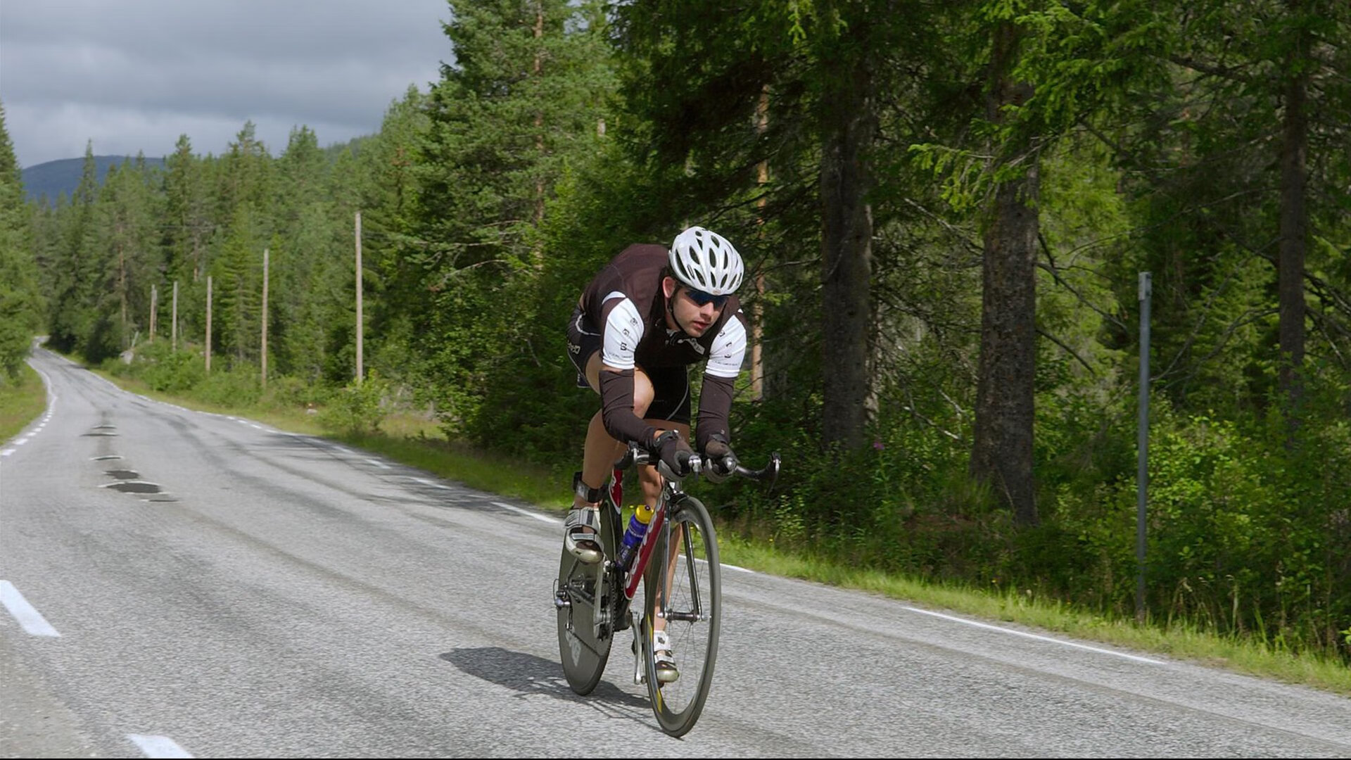 石宇奇高光时刻点燃赛场，日本队险胜德国队彰显羽坛新格局
