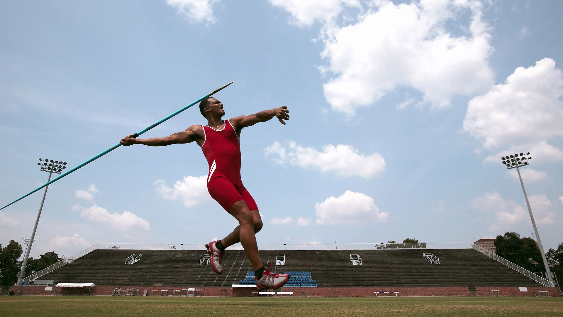 从穆勒到秘鲁，足球场上的决定性瞬间与文明的暗涌